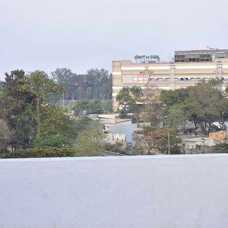 Hotel Sunroof Suites Bangalore Exterior foto